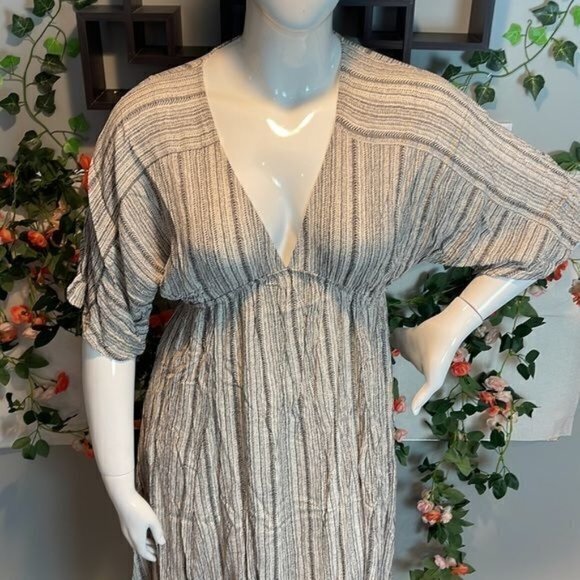 Cupshe  Plunging Striped Summer Flowy Midi Dress Size Large - Picture 6 of 16